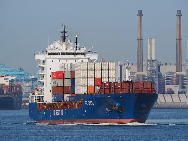 kontejnery na palubě